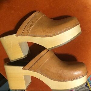 Leather Swedish Hasbeens Louise Clogs. Size US 9 UK 40